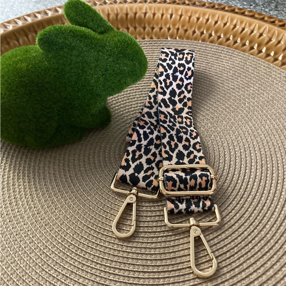 (NWT) Unbranded Adjustable Guitar Purse 👛 Strap